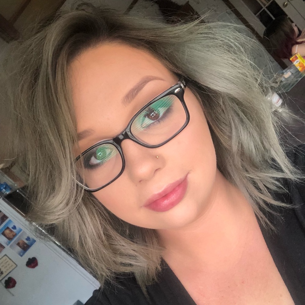 Meet your Posher, Latisha